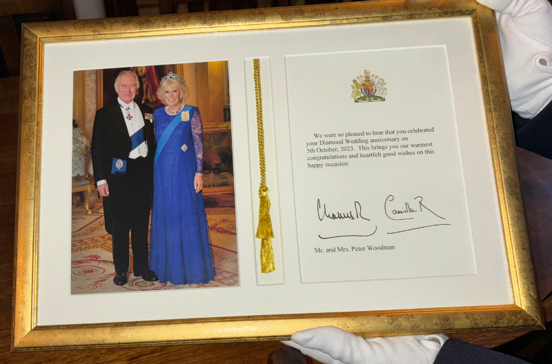 Vice Lord-Lieutenant Jenny Wynn presents Diamond Anniversary Card from King Charles and Queen Camilla to Mr & Mrs Peter Woodman
